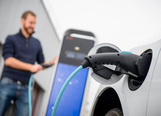 Auto elettriche: colonnine nei condomini dal 2018